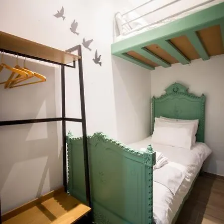Victorian Elegance, Athens' Hidden Gem, 6br , 30sec To Metro , Ac , Netflix